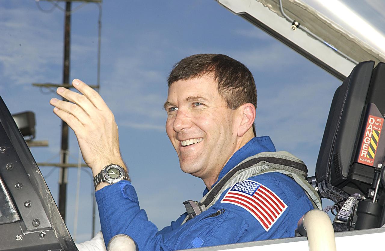 KENNEDY SPACE CENTER, FLA. -- STS-107 Commander Rick Husband arrives at KSC to take part in Terminal Countdown Demonstration Test activities, which include a simulated launch countdown.   Other crew members are Pilot William "Willie" McCool Payload Commander Michael Anderson, Mission Specialists Kalpana Chawla, David Brown, Laurel Clark and Payload Specialist Ilan Ramon (the first Israeli astronaut).  STS-107 is a mission devoted to research and will include more than 80 experiments that will study Earth and space science, advanced technology development, and astronaut health and safety.  Launch is scheduled for Jan. 16, 2003.