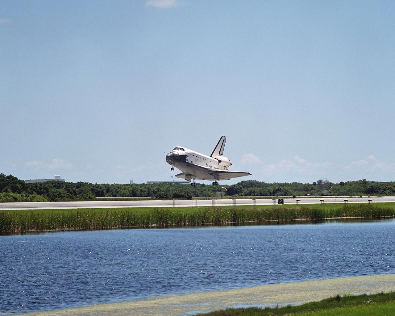 KENNEDY SPACE CENTER, FLA. - Atlantis approaches landing on runway 33 after completing the 10-day, 19-hour, 4.5-million mile mission STS-110 to the International Space Station.   The orbiter carries the returning crew Commander Michael Bloomfield, Pilot Stephen Frick and Mission Specialists Jerry Ross, Steven Smith, Ellen Ochoa, Lee Morin and Rex Walheim.  Main gear touchdown was 12:26:57 p.m. EDT, nose gear touchdown was 12:27:09 p.m. and wheel stop was 12:28:07 p.m.  The crew delivered and installed the S0 truss, which will support cooling and power systems essential for the addition of future international laboratories, on the Station