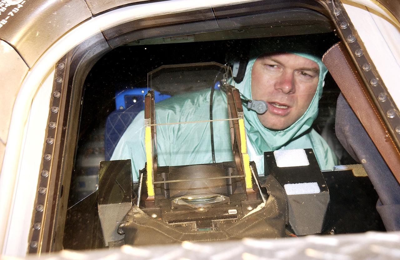 STS-114 Pilot James Kelly in Atlantis in Orbiter Processing Facility