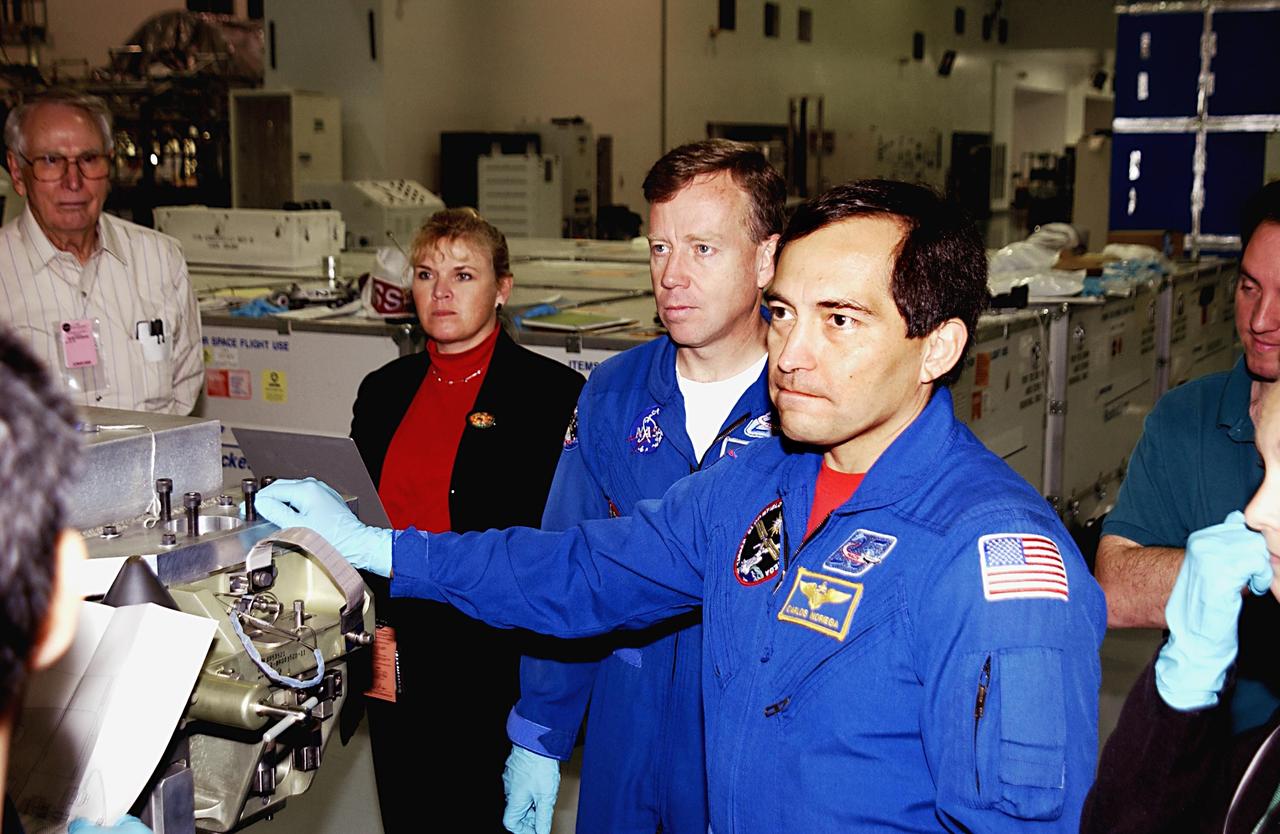 KENNEDY SPACE CENTER, FLA. -  During a Crew Equipment Interface Test activity, STS-119 Commander Steven Lindsey (center) and Mission Specialist Carlos Noriega (right) listen to instructions on the equipment that will be part of the mission. Scheduled to launch in January 2004, the mission will deliver the fourth and final set of U.S. solar arrays along with the fourth starboard truss segment, the S6 truss.