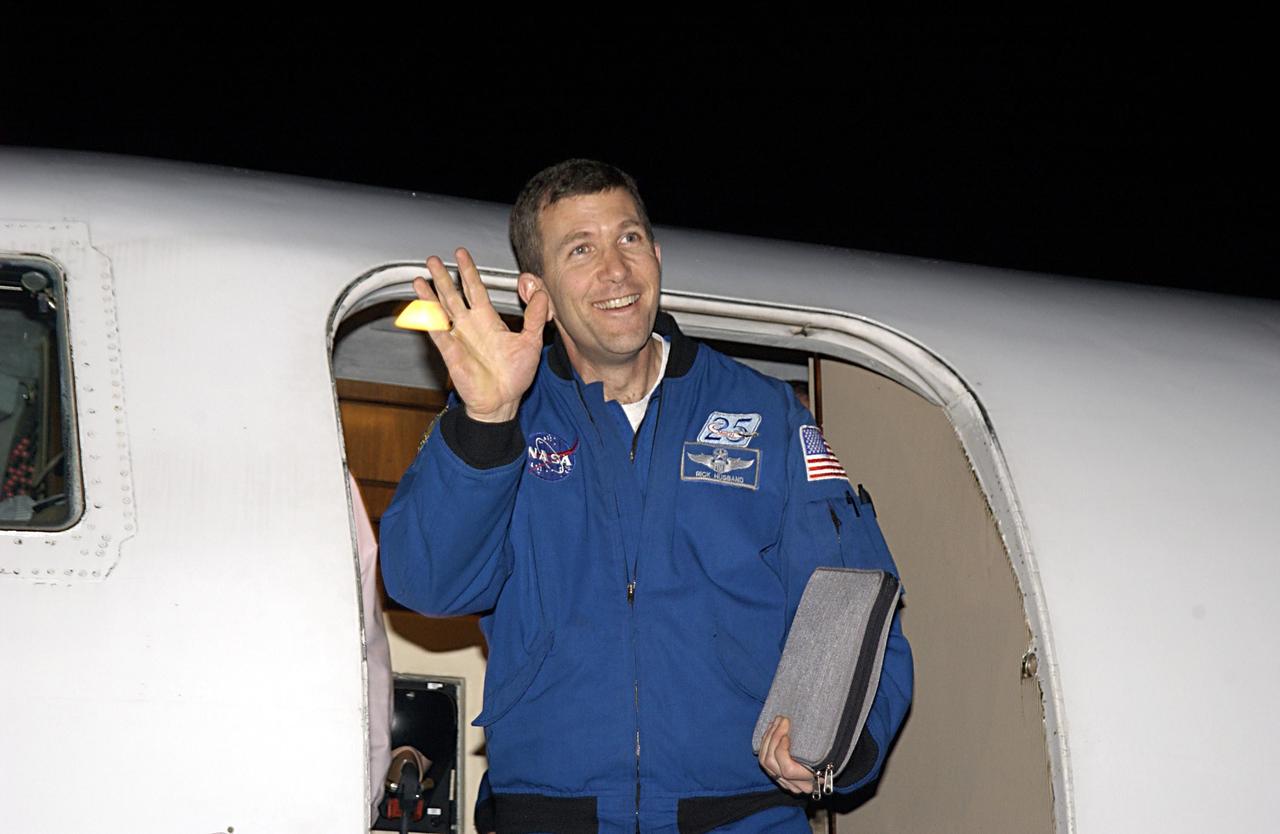 KENNEDY SPACE CENTER, FLA. - STS-107 Commander Rick Husband waves to spectators as he arrives at KSC for pre-launch preparations. STS-107 is a mission devoted to research and will include more than 80 experiments that will study Earth and space science, advanced technology development, and astronaut health and safety. The payload on Space Shuttle Columbia includes FREESTAR (Fast Reaction Experiments Enabling Science, Technology, Applications and Research) and the SHI Research Double Module (SHI/RDM), known as SPACEHAB.  Experiments on the module range from material sciences to life sciences.  The crew includes Payload Specialist Ilan Ramon, the first Israeli astronaut.  Other crew members are Pilot William "Willie" McCool, Payload Commander Michael Anderson and Mission Specialists Kalpana Chawla, David Brown and Laurel Clark.  Launch of Columbia is targeted for Jan. 16 between 10 a.m. and 2 p.m.  