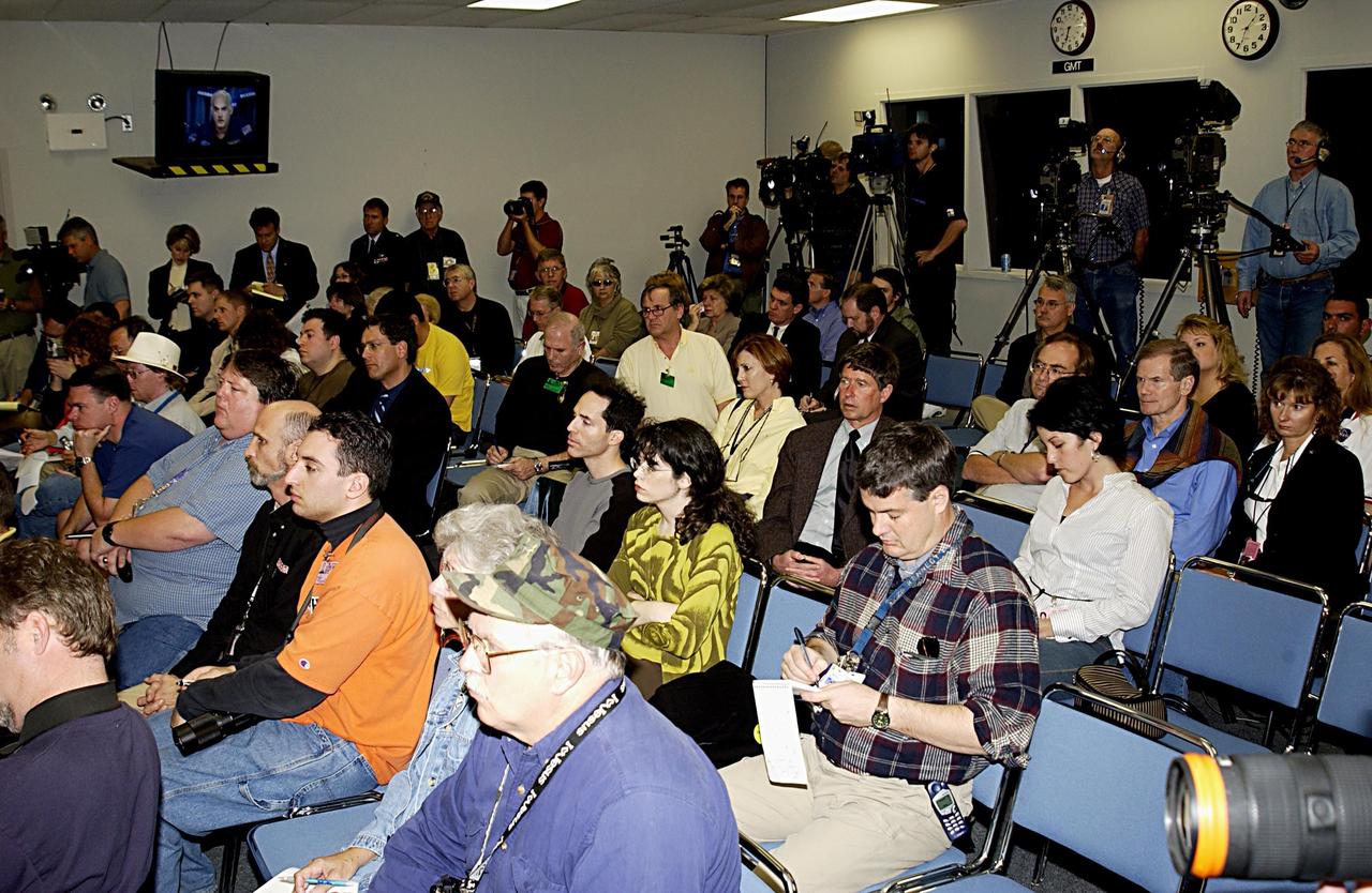 KENNEDY SPACE CENTER, FLA. - Following the loss of Columbia and crew on their return to Earth, media attend a press briefing at KSC. Also in the studio are Senator Bill Nelson nextto last row, on right) and Congressman Dave Weldon (upper left, next to last row).  Beside Weldon is Business Development and External Relations Director JoAnn Morgan.  