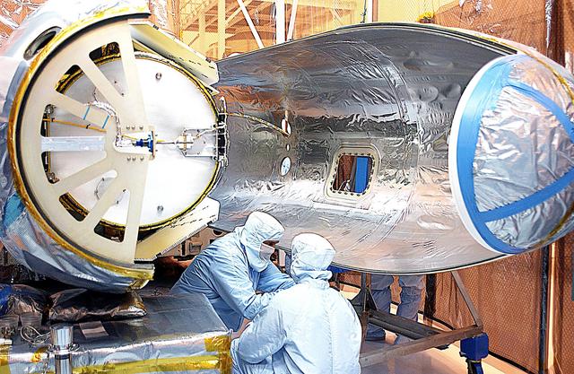 NASA image: KSC-03pd1087