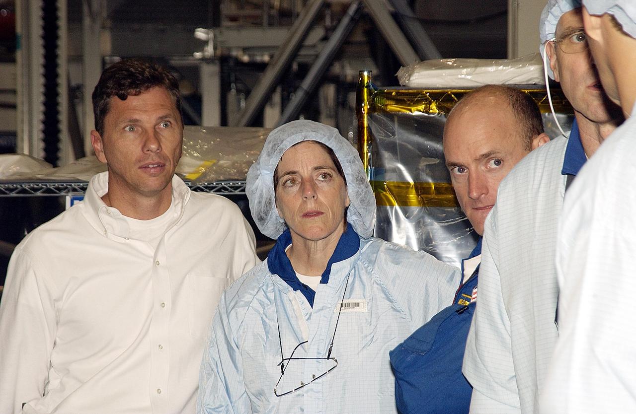 KENNEDY SPACE CENTER, FLA. - STS-118 crew members are in the Space Station Processing Facility to become familiar with equipment for their mission. At center is Mission Specialist Barbara Morgan; next to her at right is Commander Scott Kelly. The mission will be delivering the third starboard truss segment, the ITS S5, to the International Space Station, and a SPACEHAB Single Cargo Module with supplies and equipment. Launch date is under review.