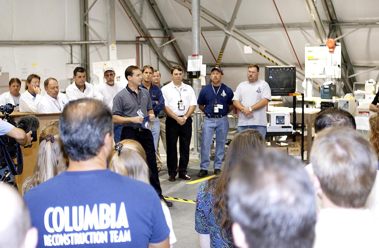 KENNEDY SPACE CENTER, FLA. - Shuttle Test Director Steve Altemus talks to the Columbia Reconstruction Project team before arrival of the final shipment of Columbia debris.  The recovery efforts have been concluded in East Texas.  Prior to this final shipment, the total number of items at KSC is 82,567, weighing 84,800 pounds or 38 percent of the total dry weight of Columbia.  Of those items, 78,760 have been identified, with 753 placed on the left wing grid in the RLV Hangar.