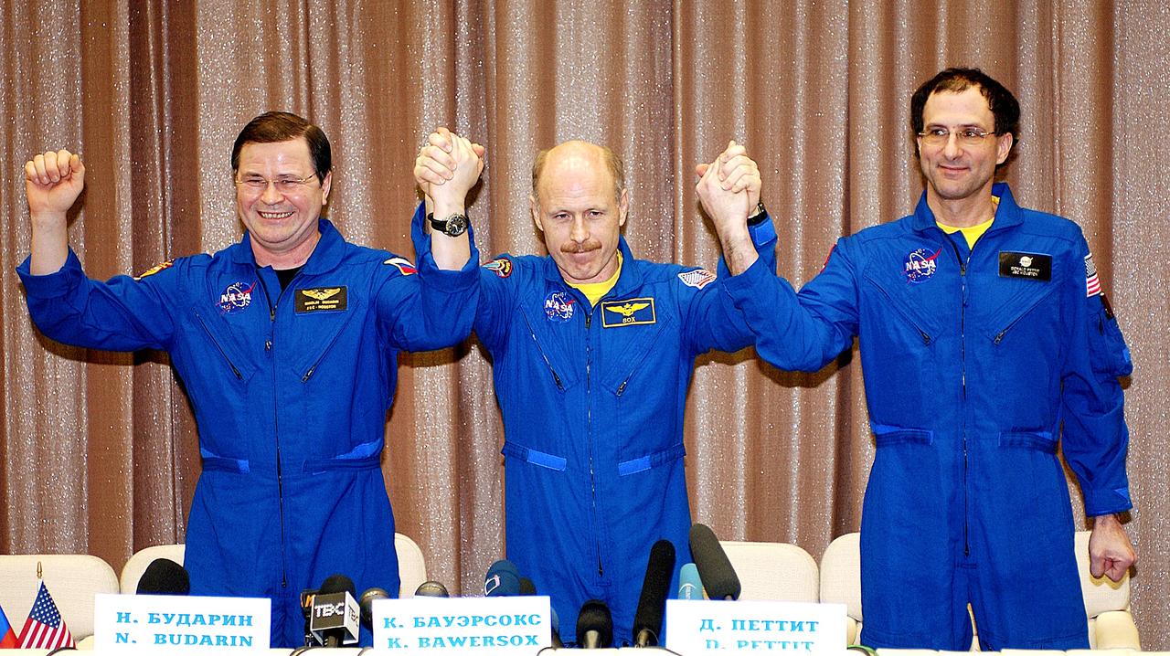 STAR CITY, RUSSIA - Expedition Six Flight Engineer Nikolai Budarin (large), Commander Ken Bowersox (center),  and NASA ISS Science Officer Don Pettit (right) pose for photos at a Press Conference at the Gagarin Cosmonaut Training Center in Star City, Russia.    The Expedition Six crew spent 161 days in space, 159 manning the International Space Station.  Photo Credit: NASA/Bill Ingalls
