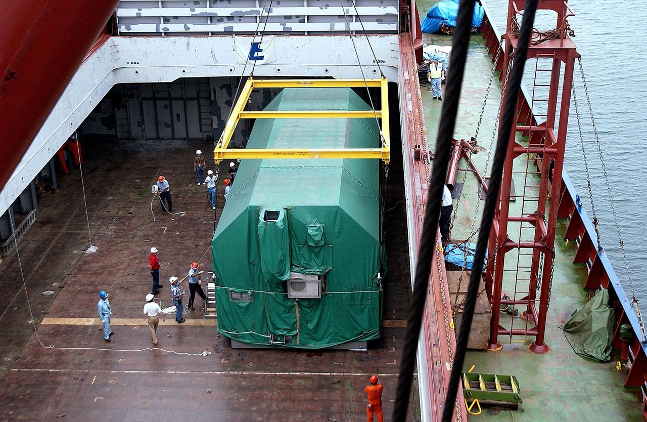 KENNEDY SPACE CENTER, FLA. -- At Port Canaveral, the Pressurized Module of the Japanese Experiment Module (JEM) is lifted out of the ship's cargo hold. The container transport ship carrying JEM departed May 2 from Yokohama Harbor in Japan for the voyage to the United States. The National Space Development Agency of Japan (NASDA) developed the laboratory at the Tsukuba Space Center near Tokyo. The Pressurized Module is the first element of the JEM, named "Kibo" (Hope), to be delivered to KSC. The JEM is Japan's primary contribution to the Station. It will enhance the unique research capabilities of the orbiting complex by providing an additional environment for astronauts to conduct science experiments. The JEM also includes an exposed facility (platform) for space environment experiments, a robotic manipulator system, and two logistics modules. The various JEM components will be assembled in space over the course of three Shuttle missions.