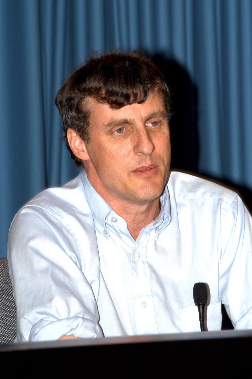 KENNEDY SPACE CENTER, FLA. - Dr. Steve Squyres, of Cornell Univeristy, Ithaca, N.Y., principal investigator for the Mars Exploration Rover (MER) suite of science instruments, takes part in a science briefing for the media. NASA's twin Mars Exploration Rovers are designed to study the history of water on Mars. These robotic geologists are equipped with a robotic arm, a drilling tool, three spectrometers, and four pairs of cameras that allow them to have a human-like, 3D view of the terrain. Each rover could travel as far as 100 meters in one day to act as Mars scientists' eyes and hands, exploring an environment where humans are not yet able to go. MER-A is scheduled to launch on June 8 at 2:06 p.m. EDT, with two launch opportunities each day during a launch period that closes on June 24.