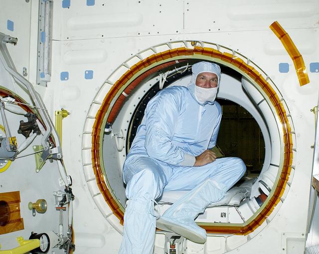 NASA image: KSC-03pd2077