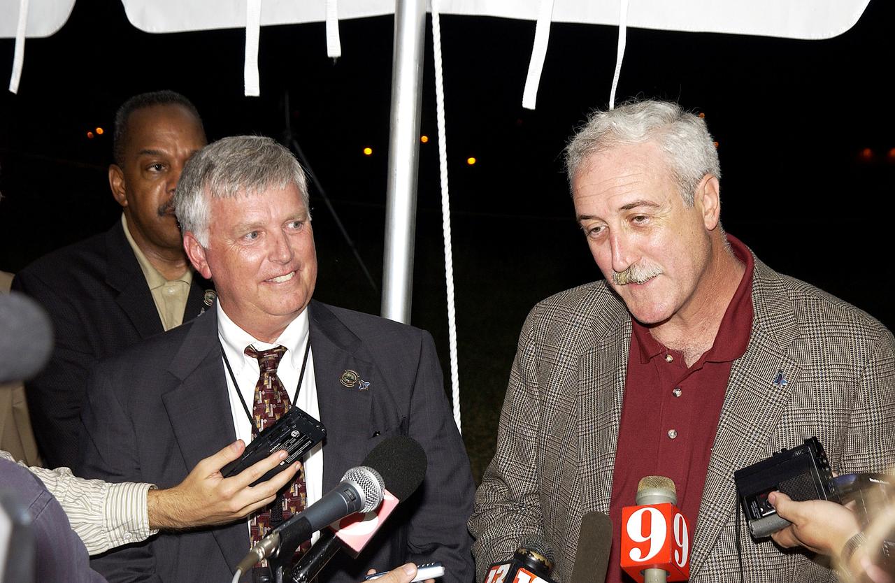 KENNEDY SPACE CENTER, FLA. - Newly appointed KSC Director James W. Kennedy (left) and NASA Administrator Sean O'Keefe (right) talk to the media following the launch of the Mars Exploration Rover "Opportunity" at the Trident Basin berm press site at Cape Canaveral Air Force Station.
