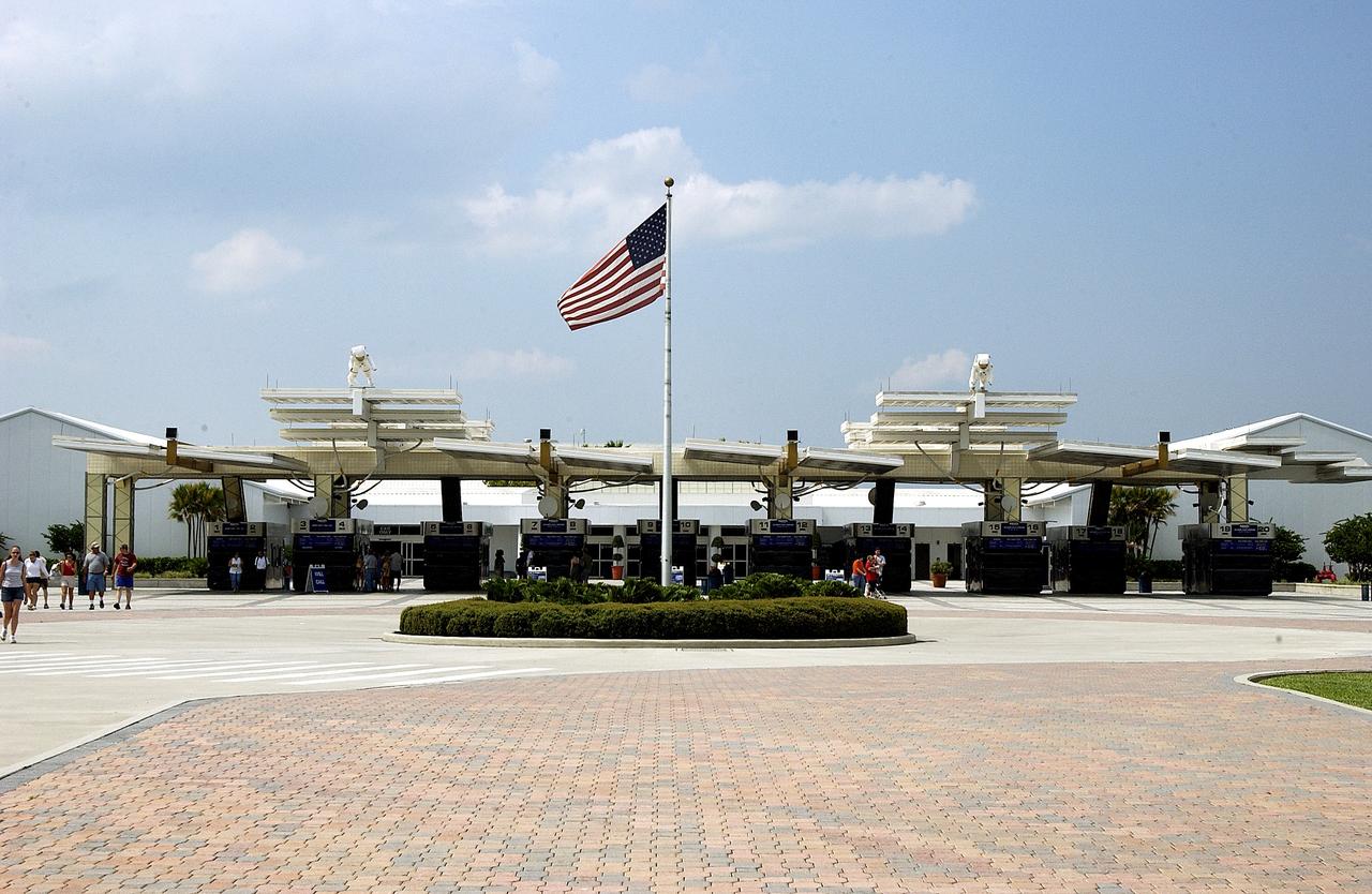 KENNEDY SPACE CENTER, FLA. - The ticket plaza provides entrance into the KSC Visitor Complex. An orientation center inside provides a multilingual guest service staff to greet guests.