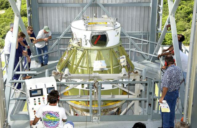 NASA image: Delta II - SIRTF Lift and Mate