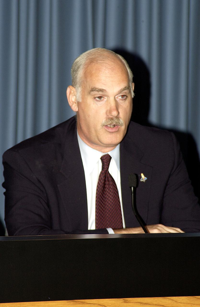 KENNEDY SPACE CENTER, FLA.  -  Associate Administrator for Space Flight Bill Readdy speaks at a media briefing at KSC.  NASA officials discussed the agency’s human space flight program.  Others on the panel were NASA Deputy Administrator Fred Gregory and Associate Administrator for Safety and Mission Assurance Bryan O’Connor.