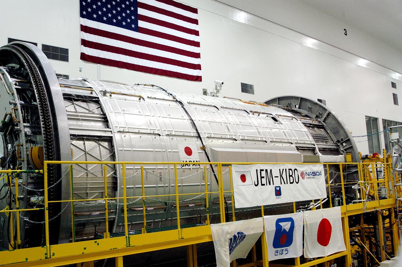 KENNEDY SPACE CENTER, FLA. - The Japanese Experiment Module (JEM), named Kibo (Hope), is undergoing a Multi-Element Integrated Test (MEIT) in the Space Station Processing Facility.  Developed by the National Space Development Agency of Japan (NASDA), the JEM is Japan's primary contribution to the Station. It will enhance the unique research capabilities of the orbiting complex by providing an additional environment for astronauts to conduct science experiments.