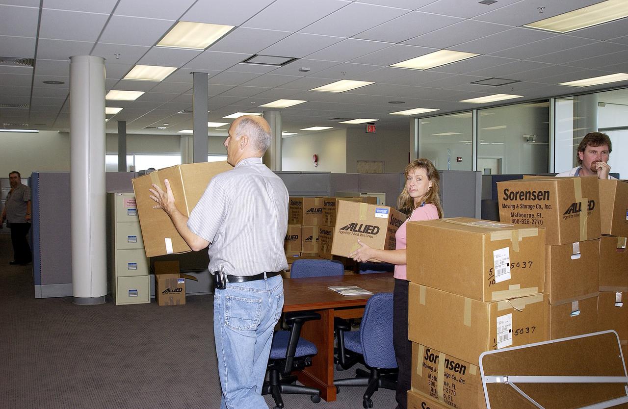 KENNEDY SPACE CENTER, FLA. -  Ivan Rodriguez, with Bionetics, and Michelle Crouch and Larry Burns, with Dynamac, carry boxes of equipment into the Space Life Sciences Lab (SLSL), formerly known as the Space Experiment Research and Processing Laboratory (SERPL).    They are transferring equipment from Hangar L. The new lab is a state-of-the-art facility being built for ISS biotechnology research. Developed as a partnership between NASA-KSC and the State of Florida, NASA’s life sciences contractor will be the primary tenant of the facility, leasing space to conduct flight experiment processing and NASA-sponsored research. About 20 percent of the facility will be available for use by Florida’s university researchers through the Florida Space Research Institute.