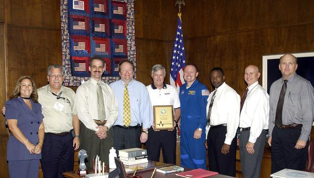 NASA image: KENNEDY SPACE CENTER, FLA. -  Center Director Jim Kennedy (center) shares the kudos for Spaceport Super Safety and Health Day with members of the coordinating committee.  Astronaut Barry E. Wilmore (at right) presented the award to Kennedy.  Next to Wilmore at right is Dr. Woodrow Whitlow, KSC’s deputy director.
