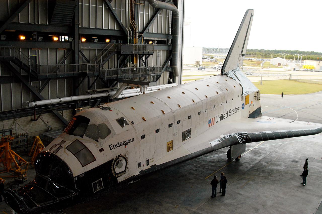 KENNEDY SPACE CENTER, FLA. -- Endeavour rolls into the Vehicle Assembly Building (VAB) for temporary storage.  The orbiter has been moved from the Orbiter Processing Facility (OPF) to allow work to be performed in the OPF that can only be accomplished while the bay is empty. Work scheduled in the OPF includes annual validation of the bay’s cranes, work platforms, lifting mechanisms and jack stands. Endeavour will remain in the VAB for approximately 12 days, then return to the OPF.
