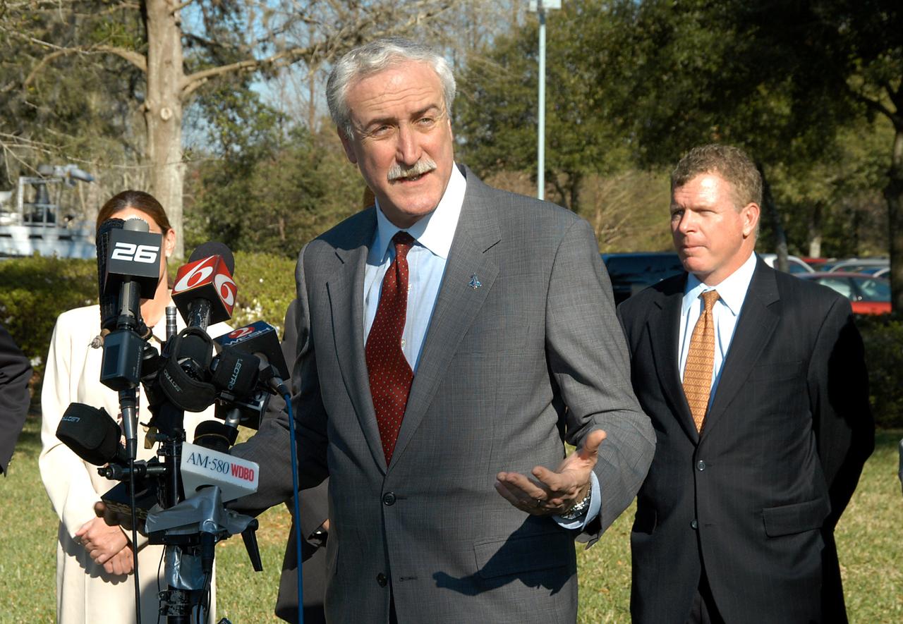 KENNEDY SPACE CENTER, FLA. - NASA Administrator Sean O’Keefe talks to the media at the Central Florida Research Park, near Orlando. He and government officials were at the park for a presentation about the assets of the research park as the site of NASA’s new Shared Services Center. Behind O’Keefe are (left to right) Pamella J. Dana, Ph.D., director, Office of Tourism, Trade, and Economic Development in Florida; and Florida Congressman Tom Feeney. Six sites around the U.S. are under consideration for location of the Center, which would centralize NASA’s payroll, accounting, human resources, facilities and procurement offices that are now handled at each field center. The consolidation is part of the One NASA focus. Others attending the presentation included U.S. U.S. Senator Bill Nelson, U.S. Representative Ric Keller, Congressman Dave Weldon and Center Director Jim Kennedy.