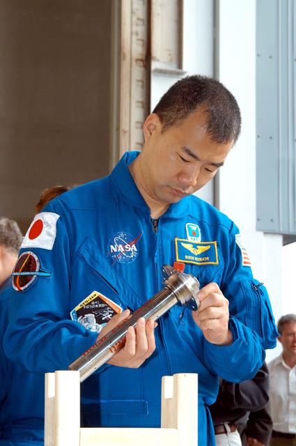 NASA image: KSC-04pd0387