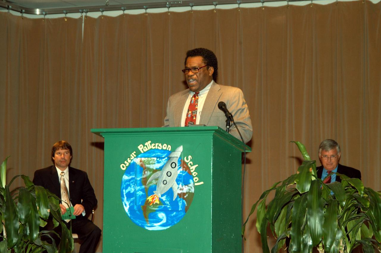 KENNEDY SPACE CENTER, FLA. -- Dr. Linward Barnes, principal of Oscar Patterson Elementary Magnet School in Panama City, Fla., introduces Center Director Jim Kennedy to the school children. Kennedy is visiting NASA Explorer Schools in Florida and Georgia to share America’s new vision for space exploration with the next generation of explorers. Kennedy is talking with students about our destiny as explorers, NASA’s stepping stone approach to exploring Earth, the Moon, Mars and beyond, how space impacts our lives, and how people and machines rely on each other in space.