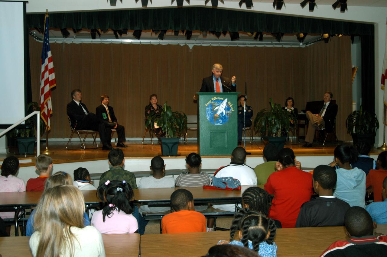 KENNEDY SPACE CENTER, FLA. -- Center Director Jim Kennedy talks to students at Oscar Patterson Elementary Magnet School in Panama City, Fla.  Kennedy is visiting NASA Explorer Schools in Florida and Georgia to share America’s new vision for space exploration with the next generation of explorers. Kennedy is talking with students about our destiny as explorers, NASA’s stepping stone approach to exploring Earth, the Moon, Mars and beyond, how space impacts our lives, and how people and machines rely on each other in space.