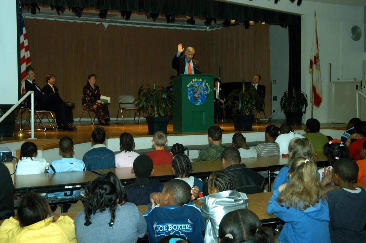 KENNEDY SPACE CENTER, FLA. -- Center Director Jim Kennedy talks to students at Oscar Patterson Elementary Magnet School in Panama City, Fla.  Kennedy is visiting NASA Explorer Schools in Florida and Georgia to share America’s new vision for space exploration with the next generation of explorers. Kennedy is talking with students about our destiny as explorers, NASA’s stepping stone approach to exploring Earth, the Moon, Mars and beyond, how space impacts our lives, and how people and machines rely on each other in space.