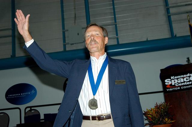 NASA image: KSC-04pd1017