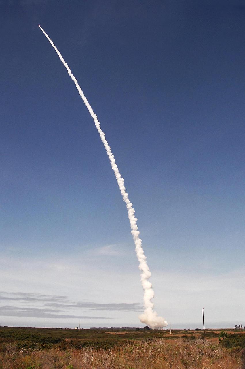 KENNEDY SPACE CENTER, FLA. -- A Press Site camera, 3.3 miles from Space Launch Complex 2 on Vandenberg AFB, Calif., captures the climb downrange of the Delta II carrying the Gravity Probe B spacecraft.  Liftoff occurred at 9:57:24 a.m. PDT.