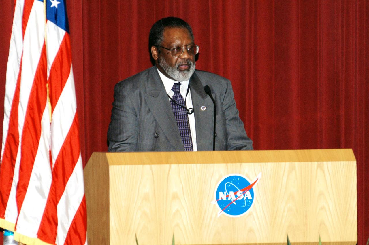 KENNEDY SPACE CENTER, FLA. -- Jim Jennings, Deputy Associate Administrator for Institutions and Asset Management addresses KSC employees assembled in the Training Auditorium for a Culture Change Process All Hands Meeting. The purpose of the meeting was for employees to gain further insight into the Agency’s Vision for Space Exploration and the direction cultural change will take at KSC in order to assume its role within this vision. Other participants included James W. Kennedy, KSC director; Lynn Cline, Deputy Associate Administrator for Space Flight; Bob Sieck, former Director of Space Shuttle Processing at KSC; and Jim Wetherbee, astronaut and Technical Assistant to the Director of Safety and Mission Assurance at Johnson Space Center. Following their remarks, members of the panel entertained questions and comments from the audience.