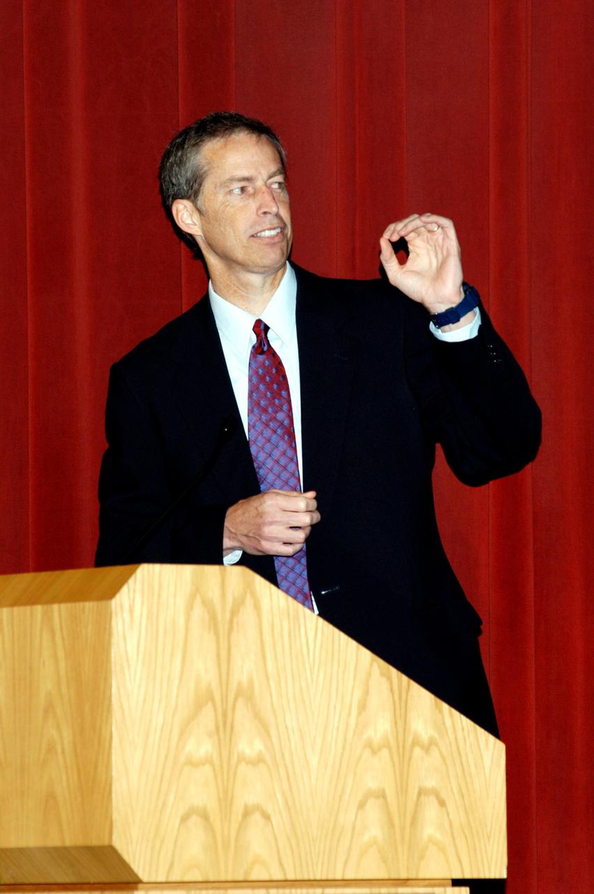KENNEDY SPACE CENTER, FLA. -- Jim Wetherbee, astronaut and Technical Assistant to the Director of Safety and Mission Assurance at Johnson Space Center addresses KSC employees assembled in the Training Auditorium for a Culture Change Process All Hands Meeting. The purpose of the meeting was for employees to gain further insight into the Agency’s Vision for Space Exploration and the direction cultural change will take at KSC in order to assume its role within this vision. Other participants included James W. Kennedy, KSC director; Jim Jennings, Deputy Associate Administrator for Institutions and Asset Management; Lynn Cline, Deputy Associate Administrator for Space Flight; and Bob Sieck, former Director of Space Shuttle Processing at KSC. Following their remarks, members of the panel entertained questions and comments from the audience.