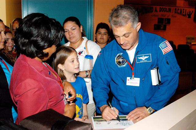 NASA image: KSC-04pd1170