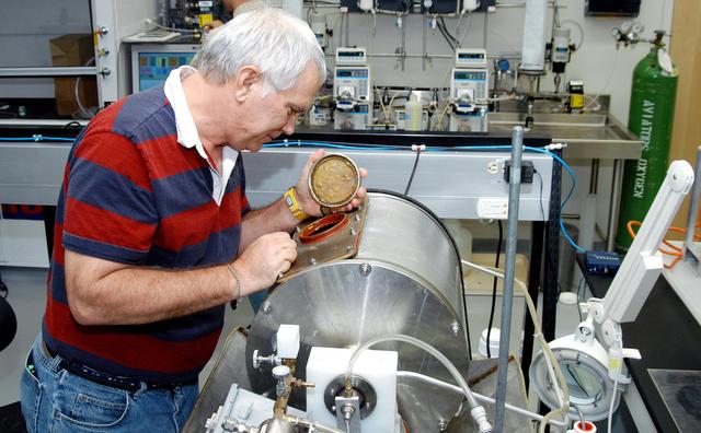 NASA image: KSC-04pd1311