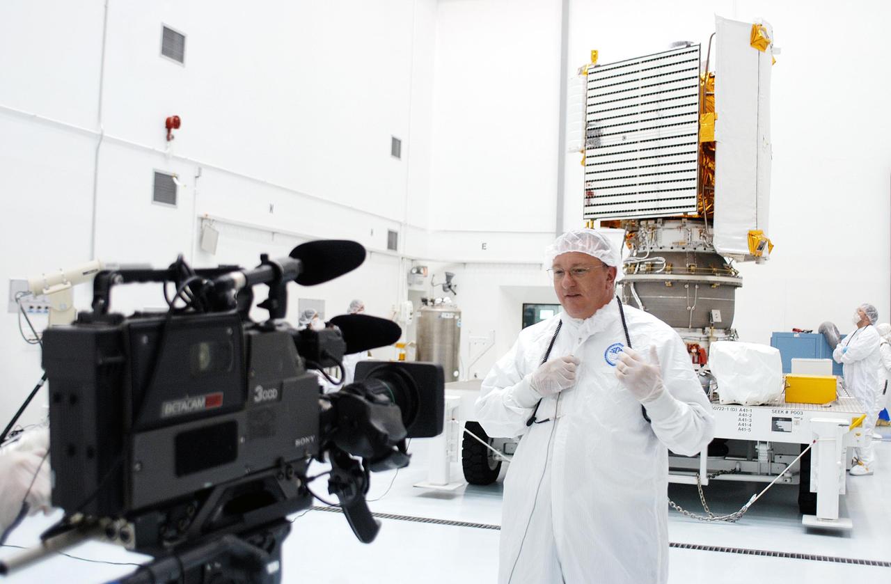 KENNEDY SPACE CENTER, FLA. - Ted Hartka, MESSENGER lead mechanical engineer, with The Johns Hopkins  University Applied Physics Laboratory (APL), talks about the MESSENGER spacecraft’s mission to Mercury for the media at a special presentation at Astrotech Space Operations in Titusville, Fla.  The spacecraft, mated to the Delta II third stage Payload Assist Module, is in the background.  MESSENGER is scheduled to launch Aug. 2 aboard a Boeing Delta II rocket from Pad 17-B, Cape Canaveral Air Force Station, Fla.