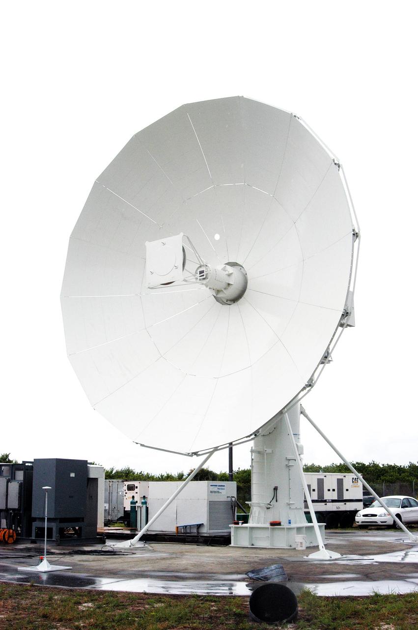 KENNEDY SPACE CENTER, FLA. - A C-band radar antenna is prepared to observe the MESSENGER (Mercury Surface, Space Environment, Geochemistry and Ranging) launch.  This antenna and an X-band radar antenna are on loan to KSC from the USNS Pathfinder, a U.S. Navy instrumentation ship.  They have been installed at  site north of Haulover Canal where the National Center for Atmospheric Research previously had a radar for thunderstorm research.  NASA is evaluating the pair of radars for their ability to observe possible debris coming from the Space Shuttle during launch, part of NASA’s initiative to return the Space Shuttle to flight.