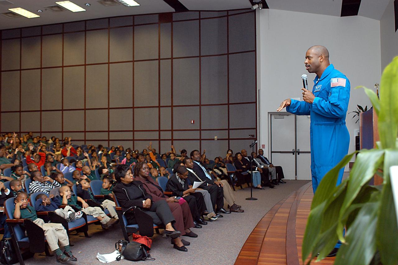 KENNEDY SPACE CENTER, FLA. - At University Community Academy in Atlanta, a NASA Explorer School, astronaut Leland Melvin talks to students. Melvin accompanied KSC Deputy Director Dr. Woodrow Whitlow Jr., who was visiting the school to share the vision for space exploration with the next generation of explorers. Whitlow talked with students about our destiny as explorers, NASA’s stepping stone approach to exploring Earth, the Moon, Mars and beyond, how space impacts our lives, and how people and machines rely on each other in space. Melvin talked about the importance of teamwork and what it takes for mission success.