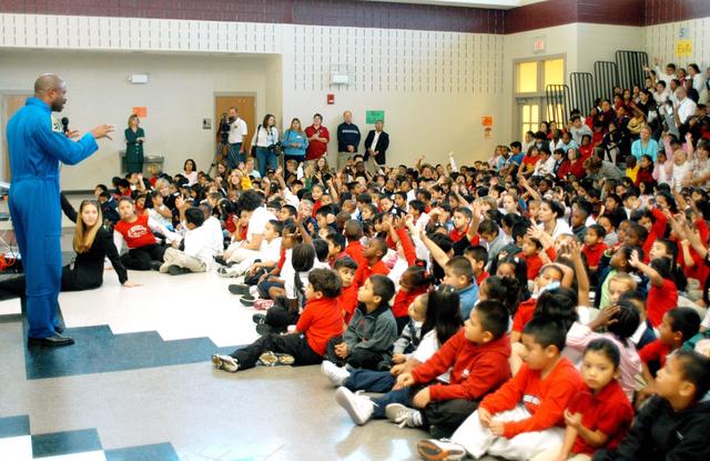 NASA image: KSC-04pd2007