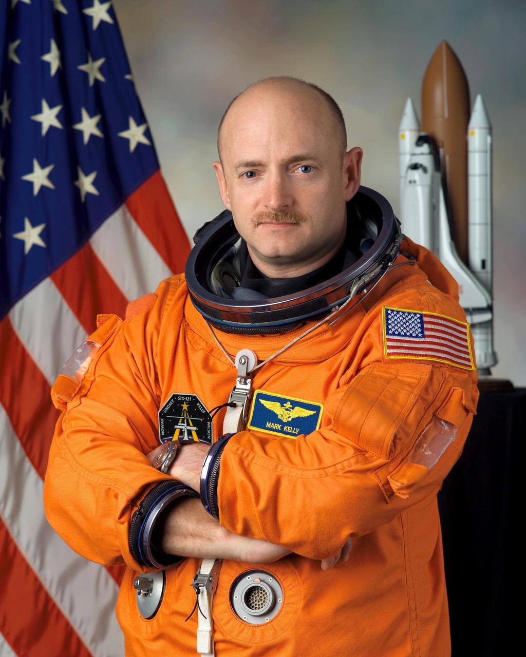 JOHNSON SPACE CENTER, TEXAS -- JSC2005-E-20603 -- Official portrait of astronaut Mark E. Kelly, commander.