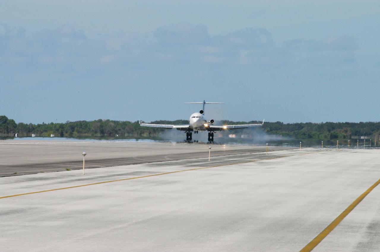 KENNEDY SPACE CENTER, FLA. -  The Boeing 727-200 aircraft used for weightless flights by Zero Gravity Corporation, known as ZERO-G, of Fort Lauderdale, Fla., lands after taking a group of passengers for demonstration.  NASA and ZERO-G demonstrated Nov. 5 the expanded access to and use of the space shuttle's runway and landing facility at Kennedy Space Center for non-NASA activities.  This group of passengers, called "Flyers," were predominantly teachers who performed simple microgravity experiments they can share with their students back in the classroom.
