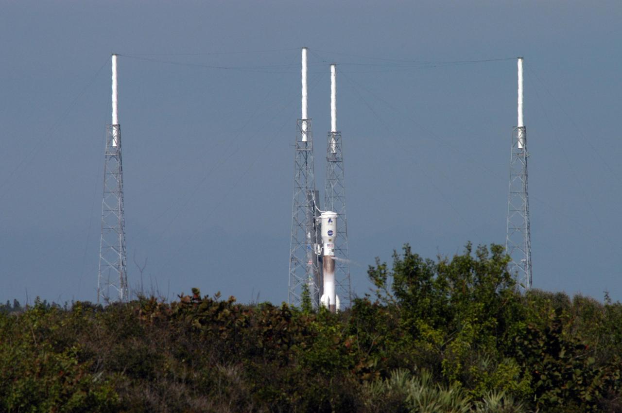 KENNEDY SPACE CENTER, FLA. - The Lockheed Martin Atlas V rocket (center) undergoes a tanking test on Launch Complex 41 at Cape Canaveral Air Force Station in Florida. The rocket was fully fueled with liquid hydrogen, liquid oxygen and RP 1 kerosene fuel. Seen surrounding the rocket are lightning towers that support the catenary wire that provides lightning protection. The Atlas V is the launch vehicle for NASA’s New Horizons spacecraft, scheduled to launch during a 35-day window that opens Jan. 11, and fly through the Pluto system as early as summer 2015.