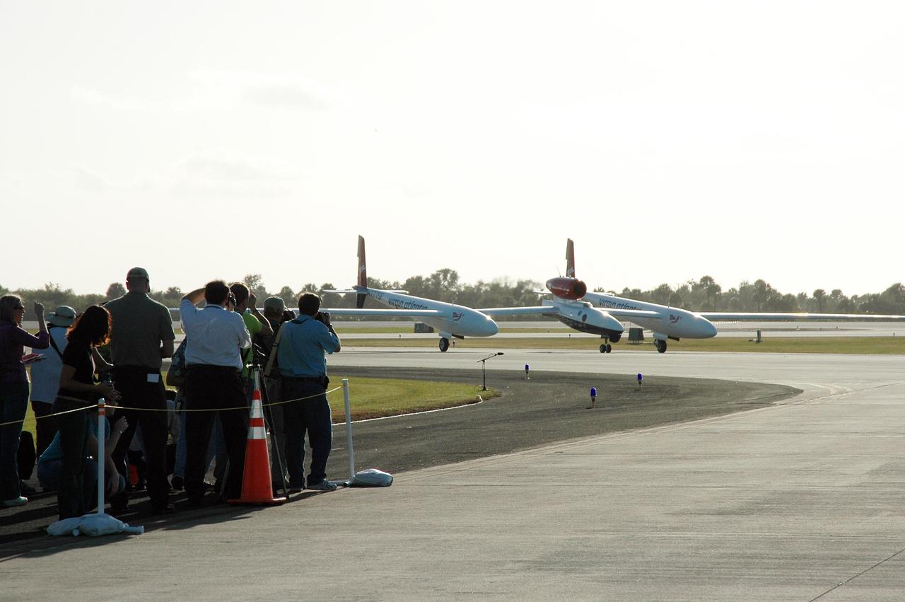 KENNEDY SPACE CENTER, FLA. -   The media (left)  capture the landing of the Virgin Atlantic Airways GlobalFlyer aircraft at NASA Kennedy Space Center’s Shuttle Landing Facility.  The aircraft, piloted by Steve Fossett, is being relocated from Salina, Kan., to the Shuttle Landing Facility to begin preparations for an attempt to set a new world record for the longest flight made by any aircraft. An exact takeoff date for the record-setting flight has not been determined and is contingent on weather and jet-stream conditions. The window for the attempt opens in mid-January, making the flight possible anytime between then and the end of February.  NASA agreed to let Virgin Atlantic Airways use Kennedy's Shuttle Landing Facility as a takeoff site. The facility use is part of a pilot program to expand runway access for non-NASA activities.