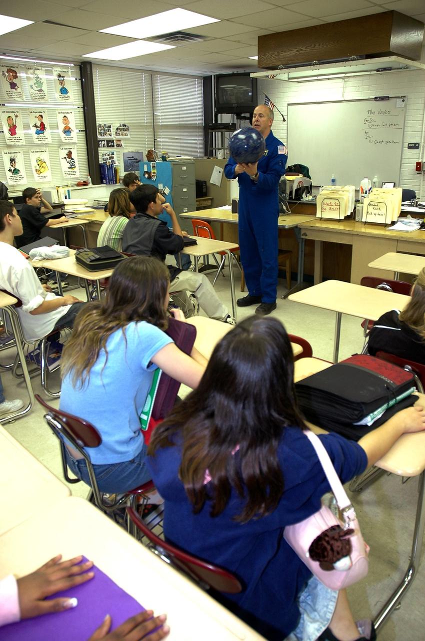 KENNEDY SPACE CENTER, FLA.  — At Warrington Middle School in Pensacola, Fla., astronaut Alan Poindexter explains a science principal to students.  Poindexter joined Center Director Jim Kennedy and others on a visit to the school, which has been named one of NASA’s Explorer Schools (NES).  Kennedy is visiting the school to share the vision for space exploration with the next generation.   He is talking with students about our destiny as explorers, NASA’s stepping stone approach to exploring Earth, the moon, Mars and beyond, how space impacts our lives, and how people and machines rely on each other in space.  NES establishes a three-year partnership annually between NASA and 50 NASA Explorer School teams, consisting of teachers and education administrators from diverse communities nationwide.  Photo credit: NASA/Cory Huston