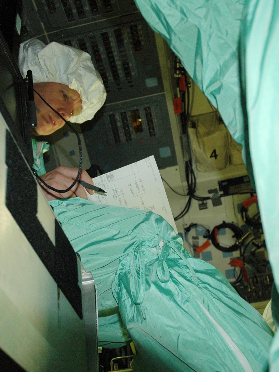 KENNEDY SPACE CENTER, FLA. - In NASA Kennedy Space Center's Orbiter Processing Facility bay 3, STS-121 Commander Steve Lindsey prepares for his upcoming mission inside Space Shuttle Discovery. The crew is at Kennedy to take part in the crew equipment interface test, which provides hands-on experience with equipment to be used on-orbit. Launch of Space Shuttle Discovery on mission STS-121, the second return-to-flight mission, is scheduled no earlier than May.