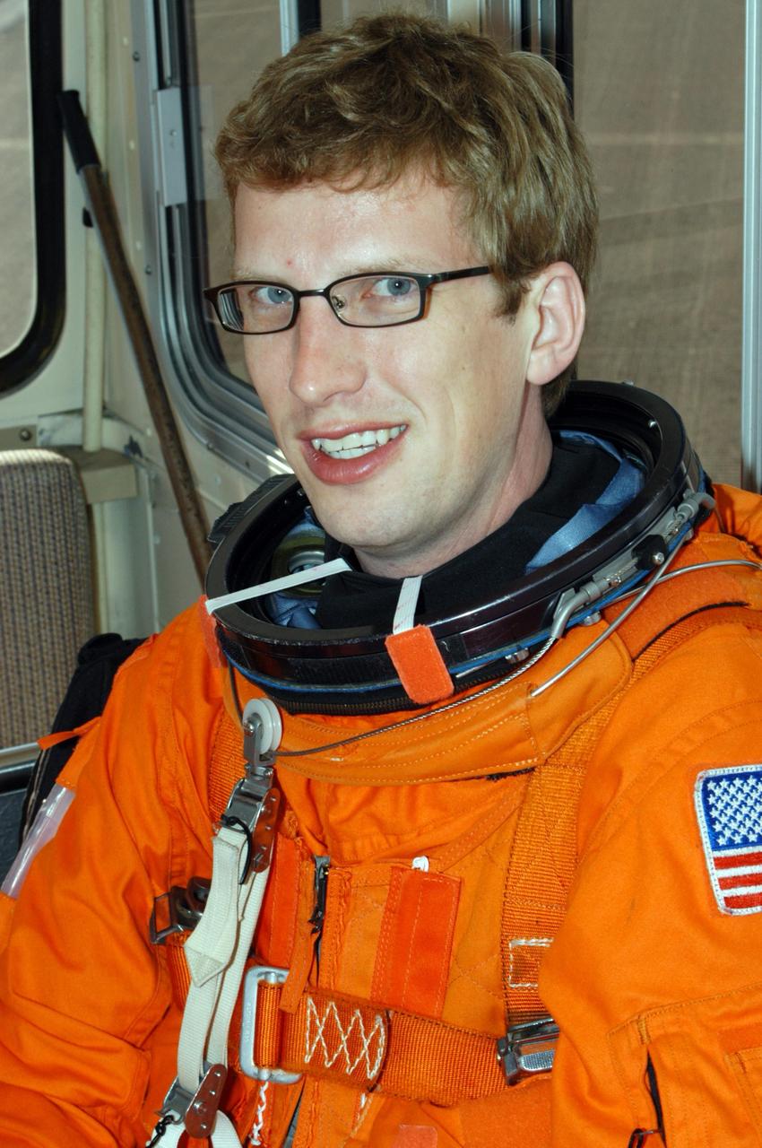 KENNEDY SPACE CENTER, FLA. - Charlie Plain, a Public Affairs Web writer with InDyne Inc., is one of many workers at NASA's Kennedy Space Center posing as astronauts during a simulated emergency landing of a shuttle crew. Known as a Mode VI exercise, the operation uses volunteer workers from the Center to pose as astronauts. The purpose of the simulation is to exercise emergency preparedness personnel, equipment and facilities in rescuing astronauts from a downed orbiter and providing immediate medical attention. Photo credit: NASA/George Shelton