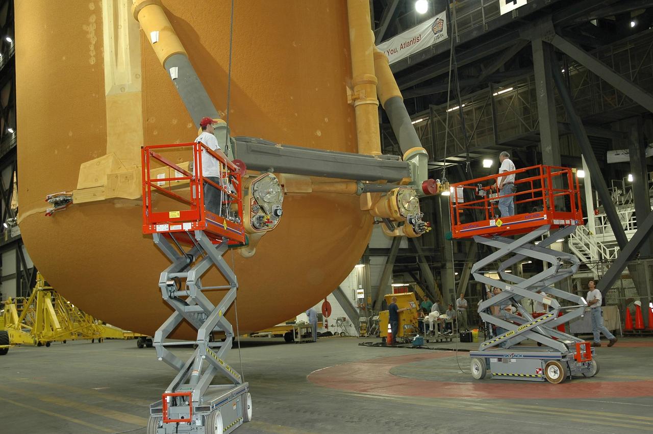 KENNEDY SPACE CENTER, FLA.  - In the Vehicle Assembly Building's transfer aisle at NASA's Kennedy Space Center, external tank No. 119 is suspended in a vertical position. The tank will lifted into high bay 3 for stacking with solid rocket boosters.  The tank and boosters will launch Space Shuttle Discovery on mission STS-121 in July.  Photo credit: NASA/Jack Pfaller