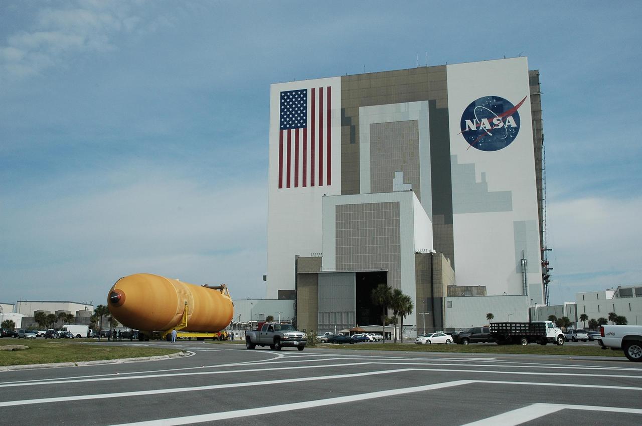 KENNEDY SPACE CENTER, FLA. --   External tank No. 117 leaves the parking area at NASA's Vehicle Assembly Building.  It is heading for the barge waiting at the Turn Basin in the Launch Complex 39 Area.  The tank is being shipped to NASA’s Michoud Assembly Facility in Louisiana for modifications.  The barge will be moved to Port Canaveral where one of NASA’s solid rocket booster retrieval ships will take it and tow it around the Florida peninsula to Michoud. Photo credit: NASA/Jack Pfaller