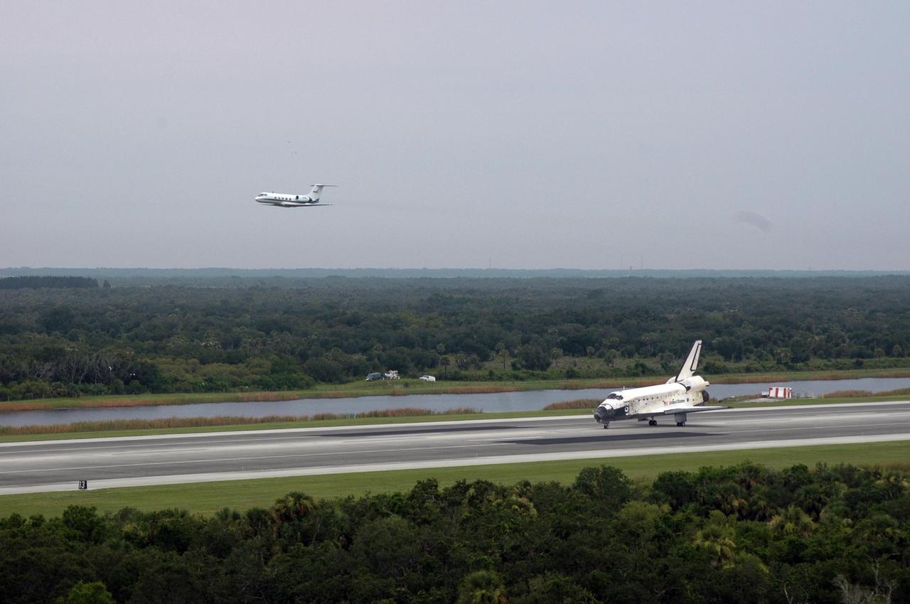 KENNEDY SPACE CENTER, FLA. - The orbiter Discovery makes a safe landing on Runway 15 at NASA's Shuttle Landing Facility, completing mission STS-121 to the International Space Station. Discovery traveled 5.3 million miles, landing on orbit 202. Mission elapsed time was 12 days, 18 hours, 37 minutes and 54 seconds. Main gear touchdown occurred on time at 9:14:43 EDT. Wheel stop was at 9:15:49 EDT. The returning crew members are Commander Steven Lindsey, Pilot Mark Kelly and Mission Specialists Piers Sellers, Michael Fossum, Lisa Nowak and Stephanie Wilson. Mission Specialist Thomas Reiter, who launched with the crew on July 4, remained on the station to join the Expedition 13 crew there. The landing is the 62nd at Kennedy Space Center and the 32nd for Discovery. Discovery's landing was as exhilarating as its launch, the first to take place on America's Independence Day. During the mission, the STS-121 crew tested new equipment and procedures to improve shuttle safety, and delivered supplies and made repairs to the International Space Station. Photo credit: NASA/Ken Thornsley