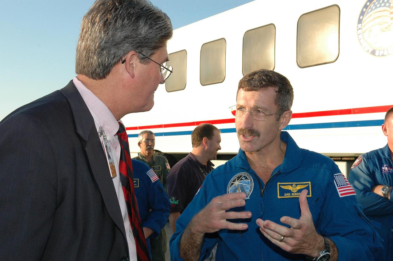 KENNEDY SPACE CENTER, FLA. - KSC Deputy Director Bill Parsons (left) talks with STS-115 Mission Specialist Daniel Burbank, who just returned from space.  During the mission, astronauts completed three spacewalks to attach the P3/P4 integrated truss structure to the International Space Station.  Main gear touchdown was at 6:21:30 a.m. EDT.  Nose gear touchdown was at 6:21:36 a.m. and wheel stop was at 6:22:16 a.m.  Atlantis traveled 4.9 million miles, landing on orbit 187. Mission elapsed time was 11 days, 19 hours, six minutes. This is the 15th night landing at KSC and the 23rd night landing overall.  Photo credit: NASA/Kim Shiflett