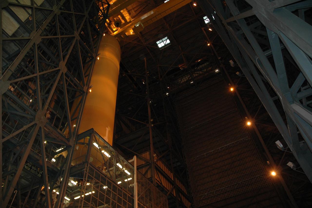 KENNEDY SPACE CENTER, FLA. - Inside the Vehicle Assembly Building, the external tank is transferred from the checkout cell for attaching to its twin solid rocket boosters on the mobile launch platform in highbay 3 for mission STS-116. The gigantic, rust-colored external tank is the largest element of the Space Shuttle system at 27.6-feet wide and 154-feet tall. STS-116 will be mission no. 20 to the International Space Station and construction flight 12A.1. The mission payload is the SPACEHAB module, the P5 integrated truss structure and other key components. Launch is scheduled for no earlier than Dec. 7. Photo credit: NASA/Jack Pfaller