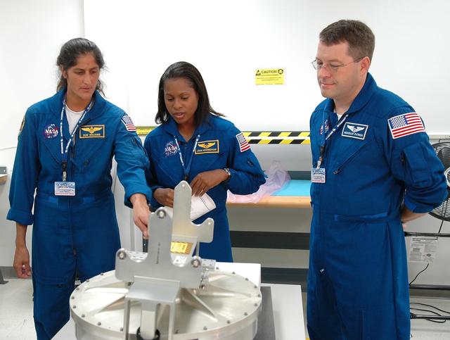 NASA image: KSC-06pd2303