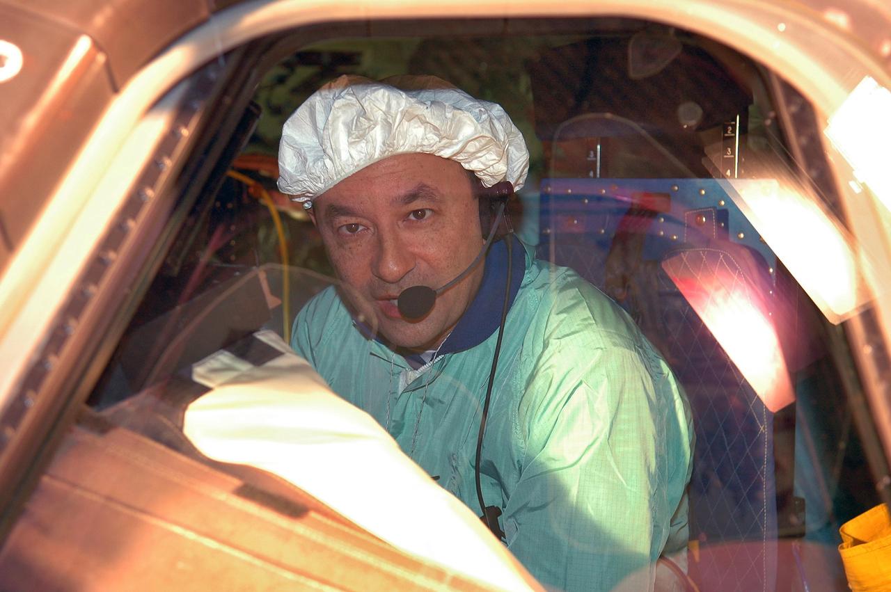 KENNEDY SPACE CENTER, FLA. - In the Orbiter Processing Facility, STS-116 Commander Mark Polansky checks the cockpit window of Discovery as part of a Crew Equipment Interface Test (CEIT). A CEIT allows astronauts to become familiar with equipment and hardware they will use on the mission. STS-116 will be mission No. 20 to the International Space Station and construction flight 12A.1. The mission payload is the SPACEHAB module, the P5 integrated truss structure and other key components. Launch is scheduled for no earlier than Dec. 7. Photo credit: NASA/Kim Shiflett